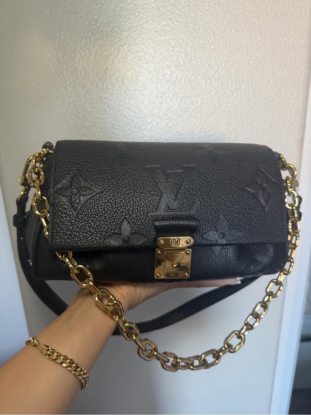 Authentic Louis Vuitton Favorite - Black | Good Condition - Picture 2 of 2